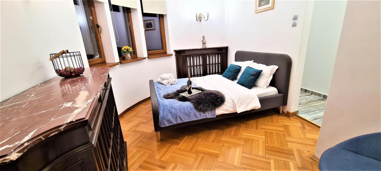 Central Arghezi University Square Lejlighed Bukarest Eksteriør billede